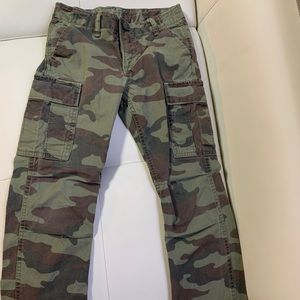 Green camo cargo pants !💚